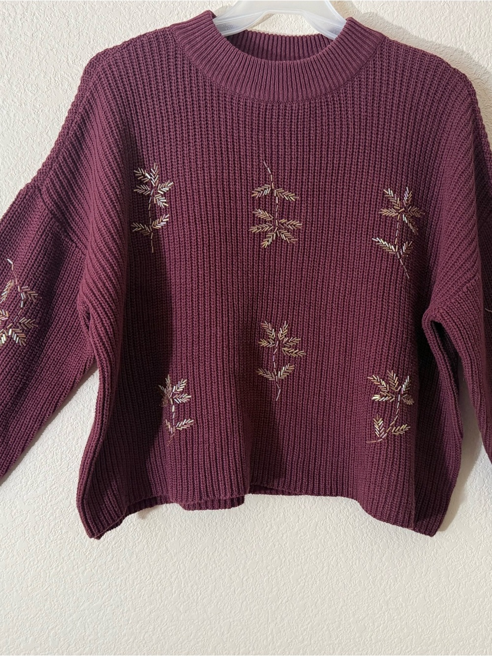 Woman’s Purple Knit Pullover Sweater Flower Beaded Long Sleeve Crew XS/S